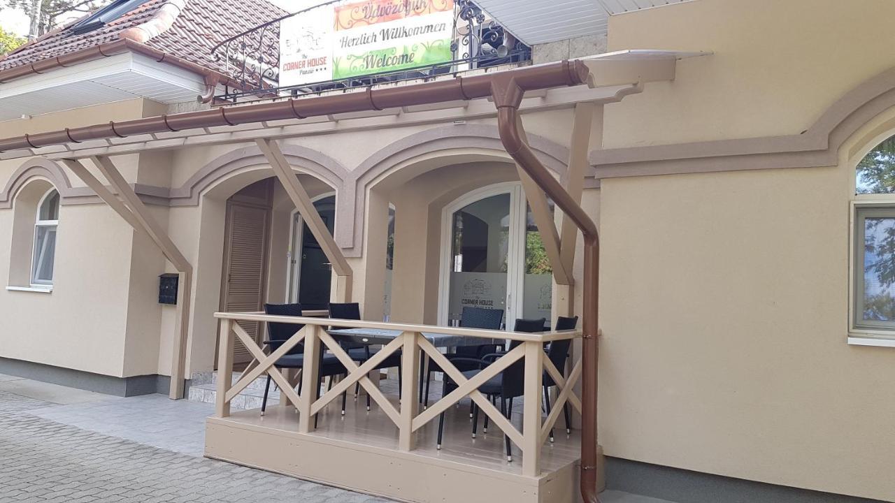 Отель The Corner House Panzio Тата Экстерьер фото